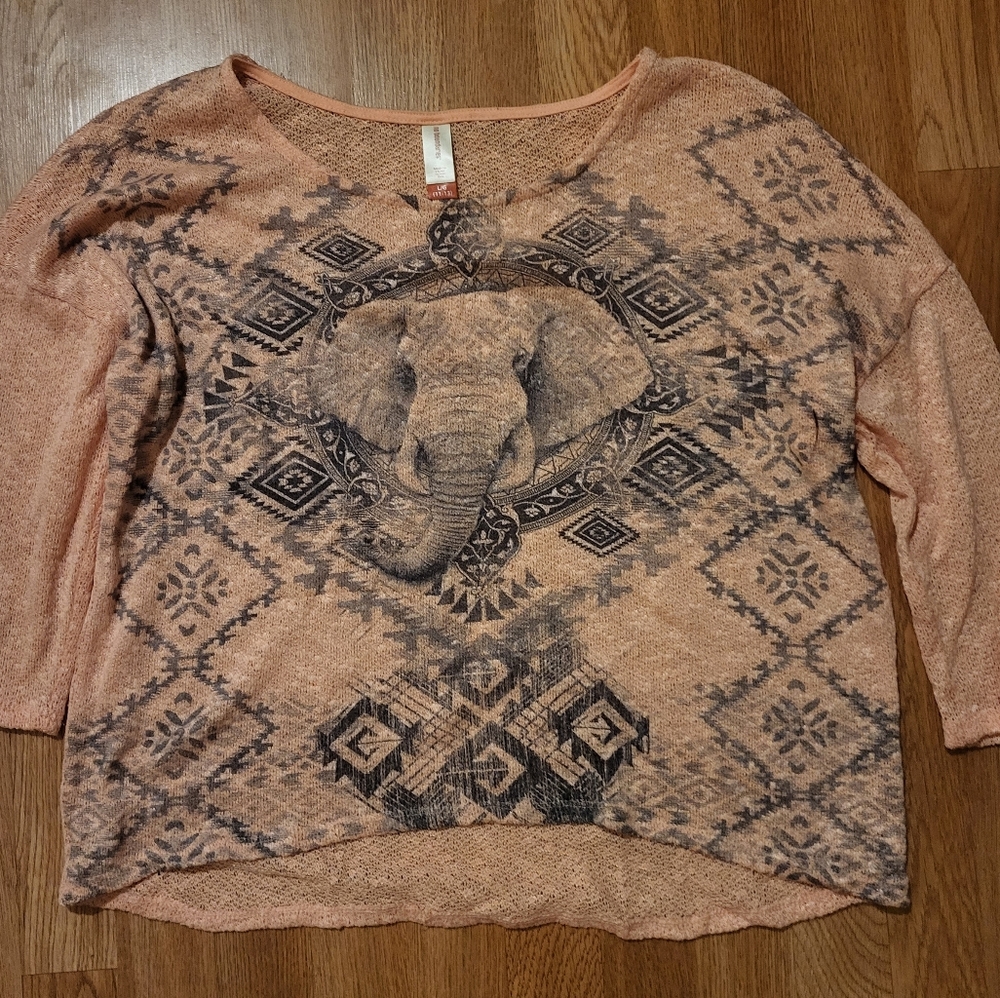 Elephant design, quarter sleeve shirt